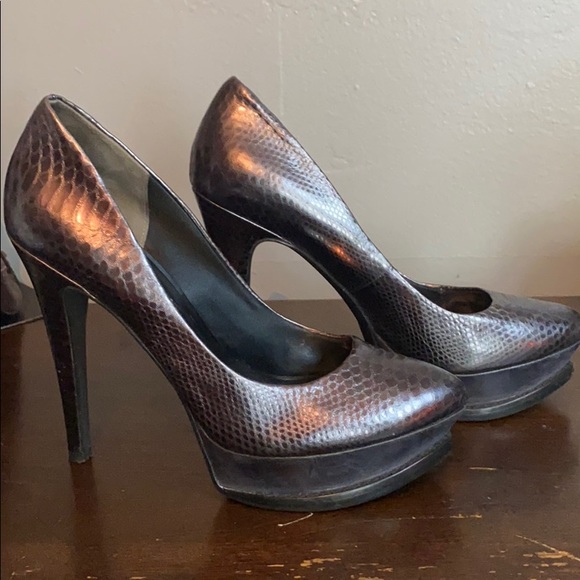Silver croc  Guess 5in heels - Picture 3 of 3